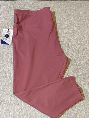 Iuga- High-Waist Athletic Capri Leggings in Dusty Rose NWT